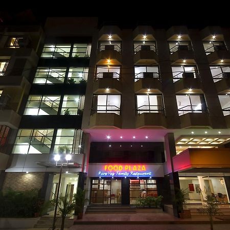 Hotel New Holiday Plaza 나식 외부 사진