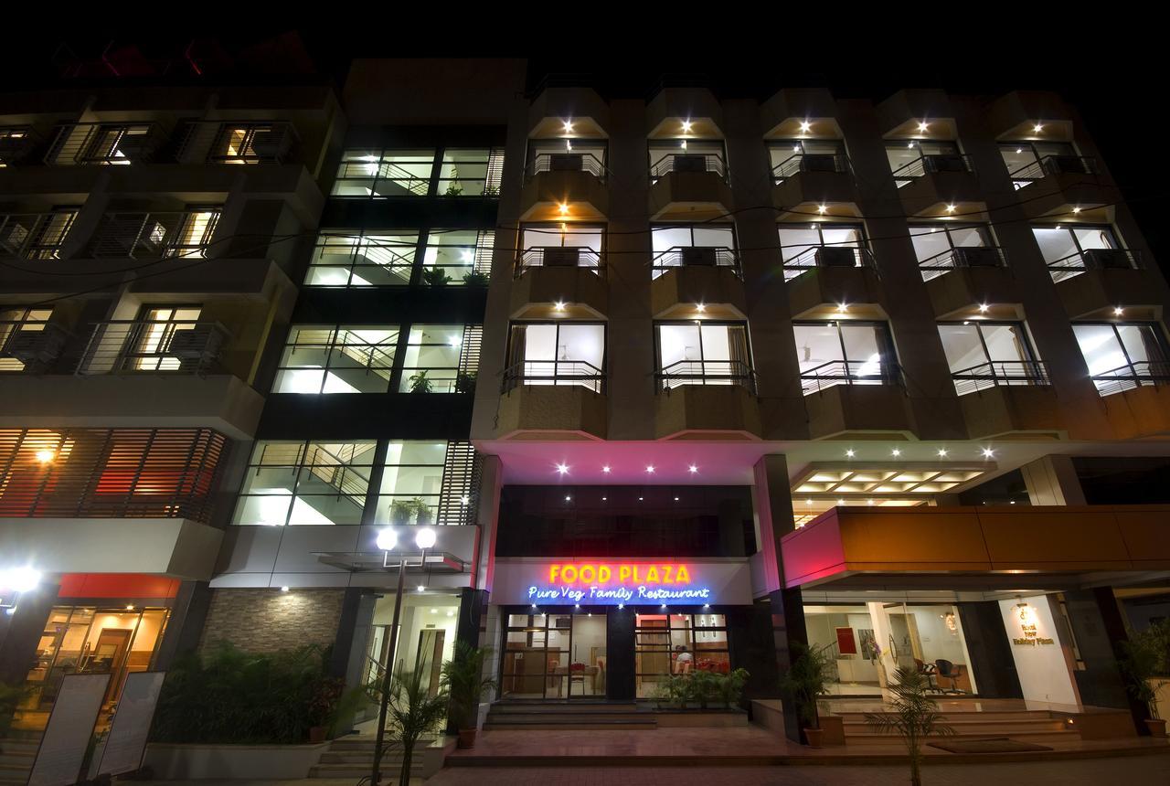 Hotel New Holiday Plaza 나식 외부 사진